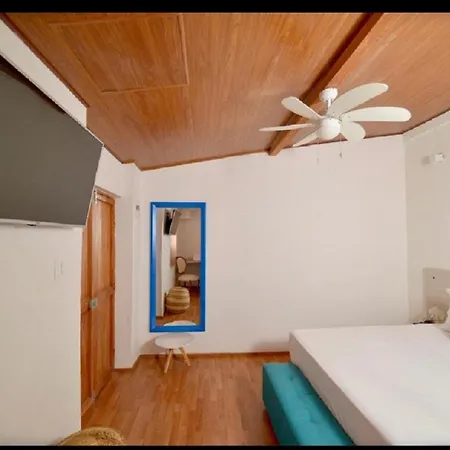 Bed & Breakfast Ca-6 En La Ciudad Amurallada De Con Piscina Y Wifi *